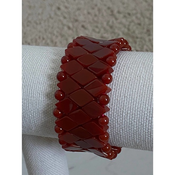 Vintage red stretch bead bracelet diamond pattern with round bead accents - Picture 9 of 9